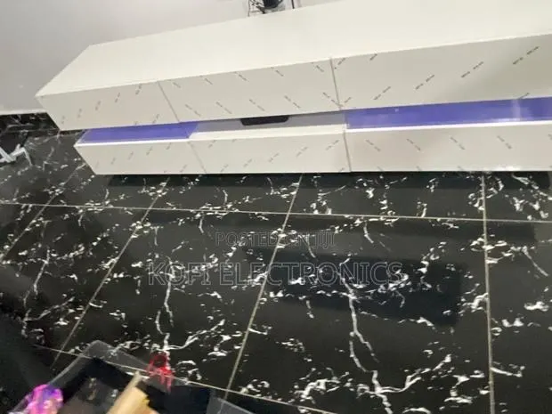 2026 New Model High Gloss Tv Stand in White With Led Lighting · Photo 1