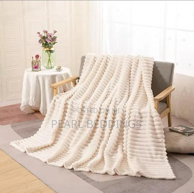 Quality Luxurious Stripped Throw Blanket Available in Colors · Photo 5