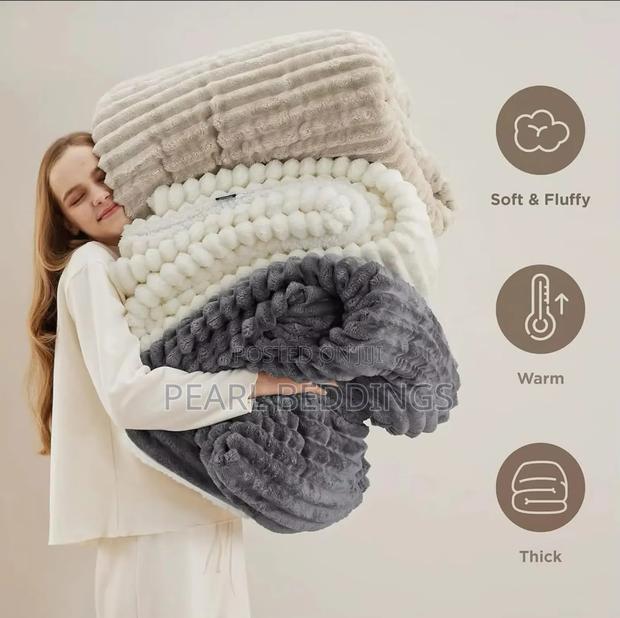 Quality Luxurious Stripped Throw Blanket Available in Colors · Photo 2