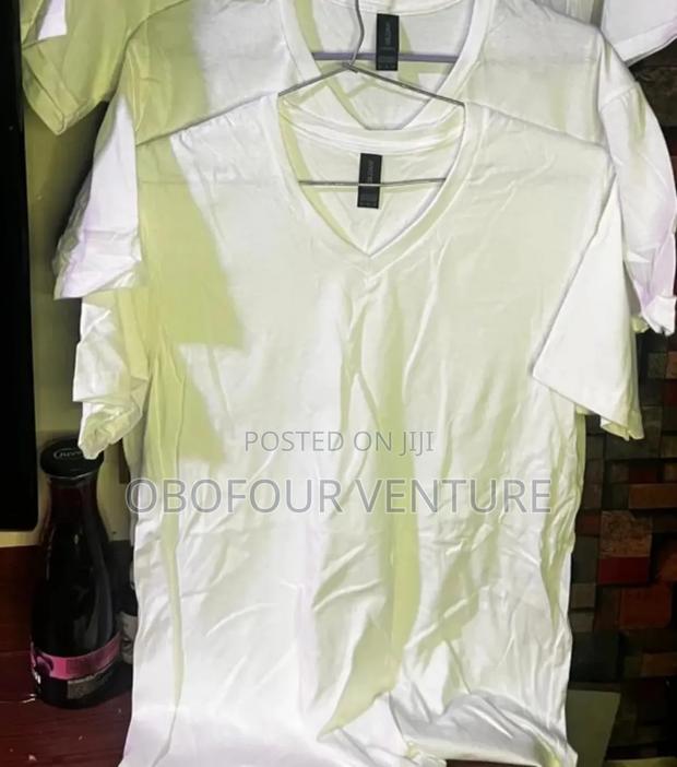 Plain White v-Neck T-Shirt, From Usa 0191 ML · Photo 2