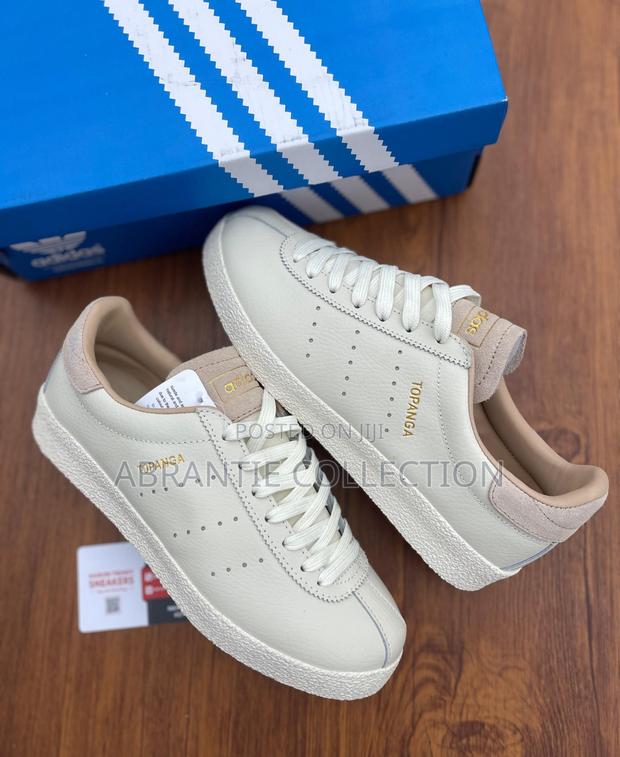 Adidas Unisex Topanga Sneaker · Photo 1