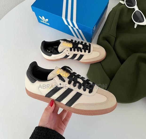 Authentic Multicolor Adidas Samba Shoe · Photo 1