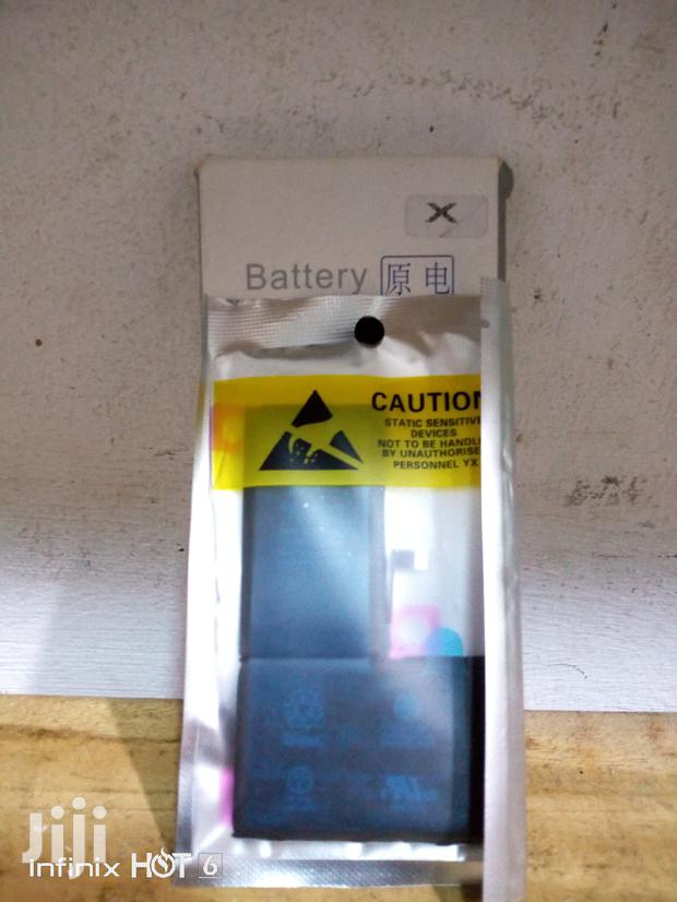 iPhone X Series Batteries · Photo 3