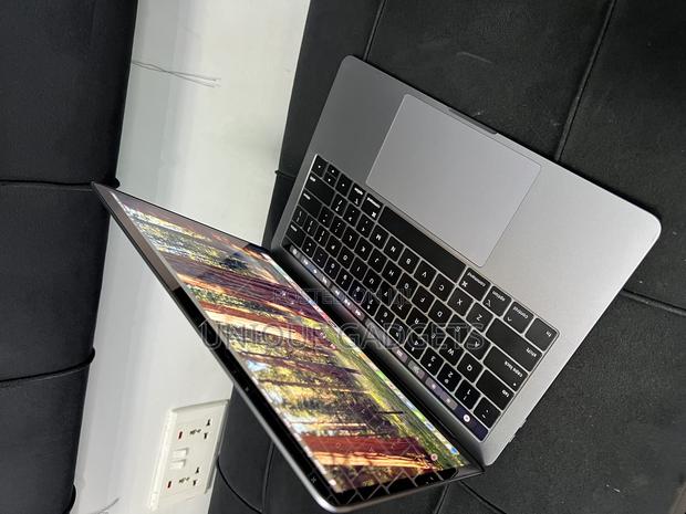 Laptop Apple MacBook Pro 2019 8GB Intel Core i5 SSD 256GB · Photo 3