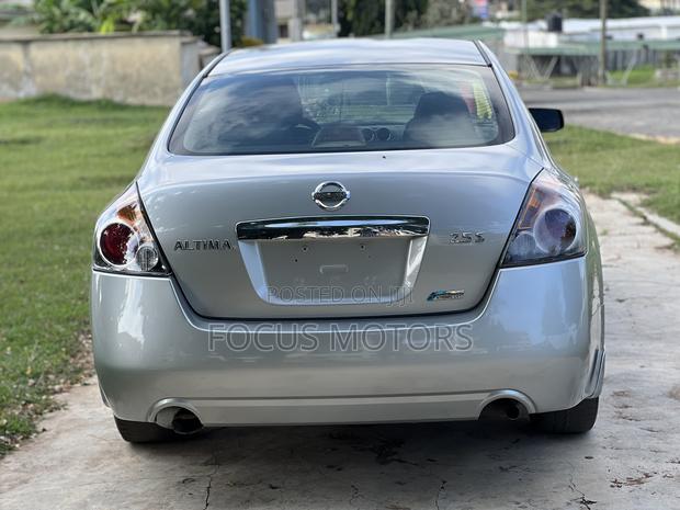 Nissan Altima 2010 White · Photo 4