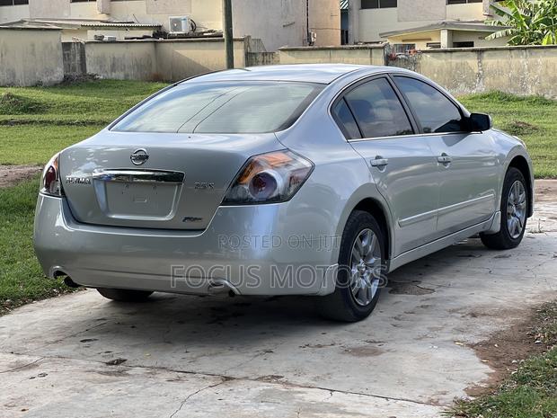 Nissan Altima 2010 White · Photo 6