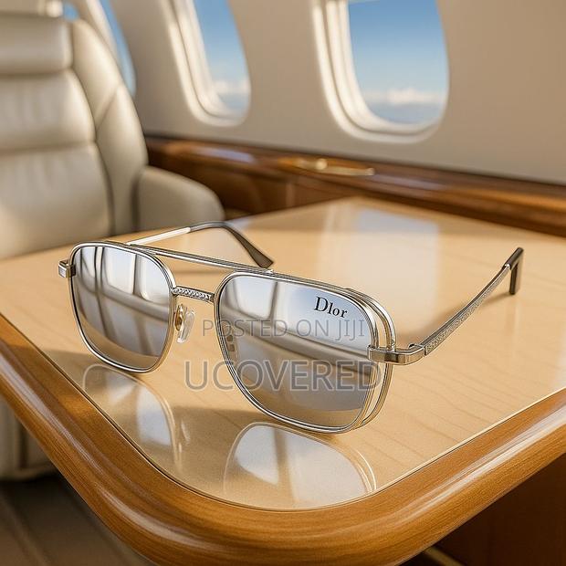 Designer Square Shaped Sunglasses Eyewear Kit · Photo 1
