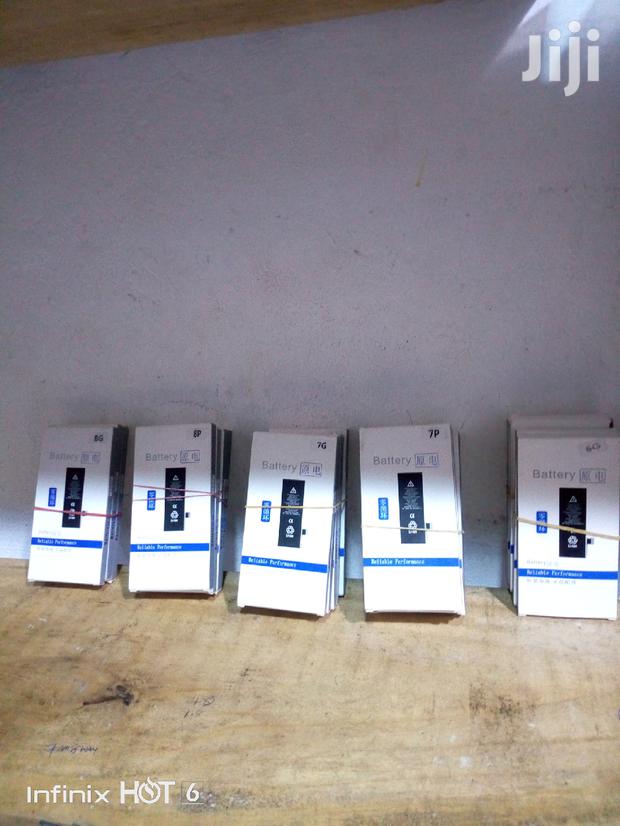 iPhone X Series Batteries · Photo 2
