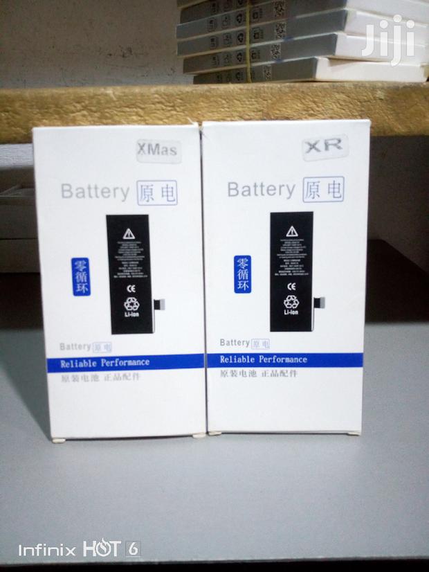 iPhone X Series Batteries · Photo 1
