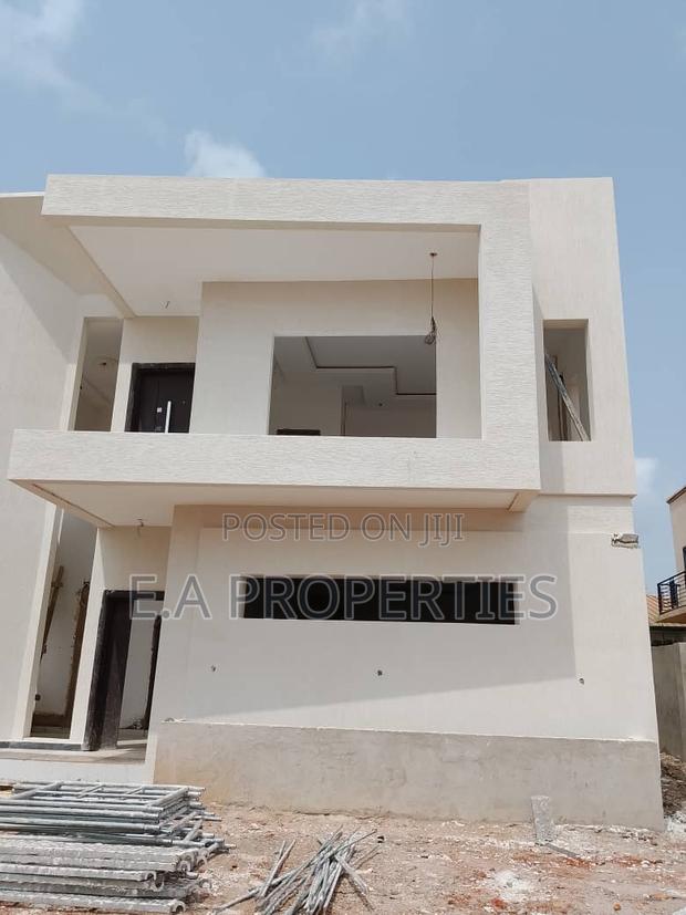 5bdrm House in E A Properties, Frafraha for sale · Photo 1