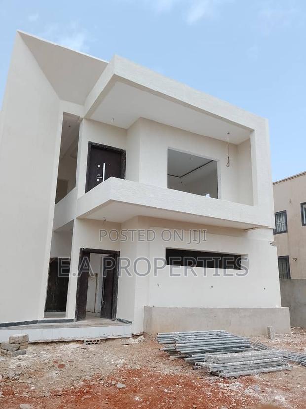 5bdrm House in E A Properties, Frafraha for sale · Photo 2