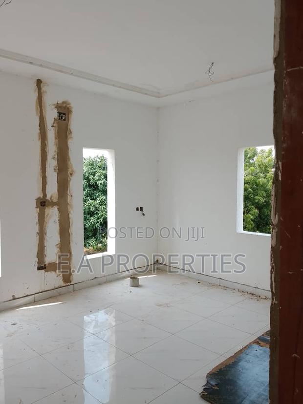 5bdrm House in E A Properties, Frafraha for sale · Photo 5