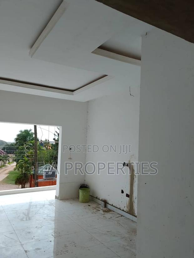 5bdrm House in E A Properties, Frafraha for sale · Photo 6