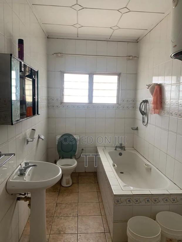 4bdrm House in Baatsona Total Close for rent · Photo 5