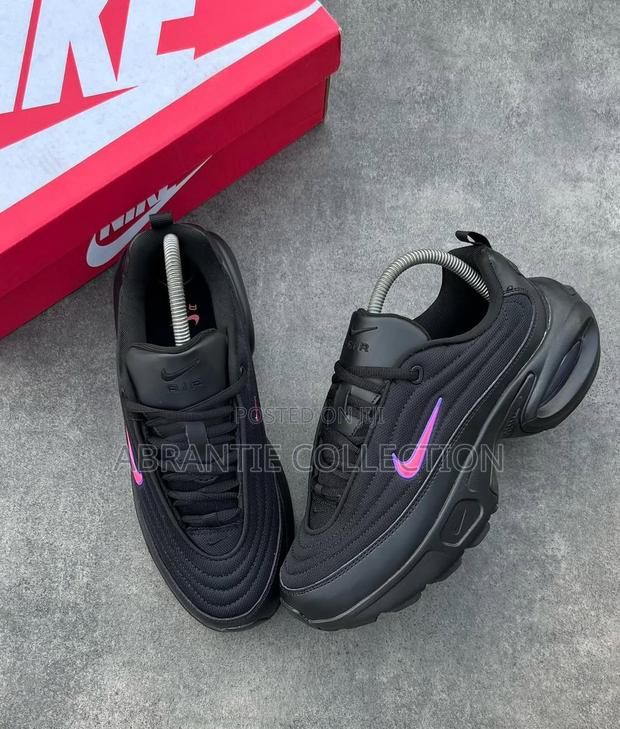 Authentic Nike Airmax Portal Sneakers · Photo 1