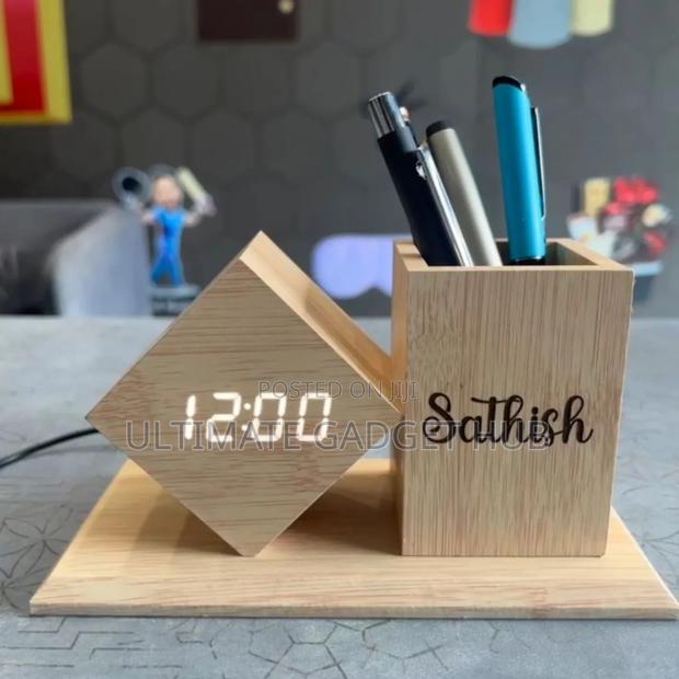Desktop Clock With Pen Holder · Photo 2