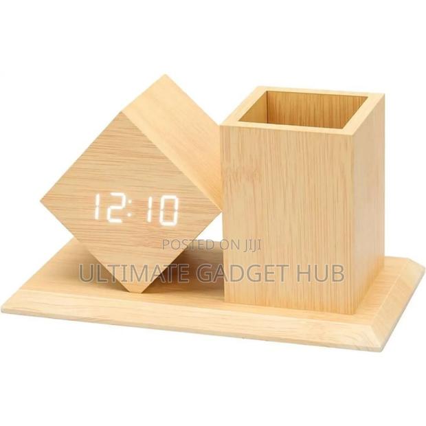 Desktop Clock With Pen Holder · Photo 5