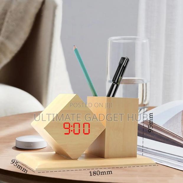 Desktop Clock With Pen Holder · Photo 6