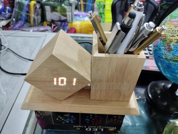 Desktop Clock With Pen Holder · Photo 3