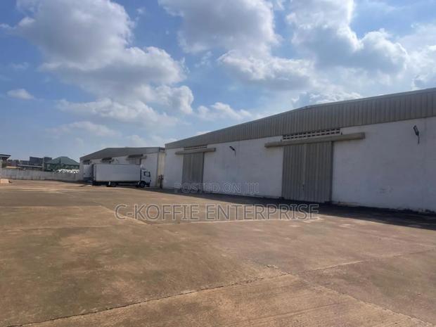 3,500 SQM at Tema 4 Rent · Photo 1