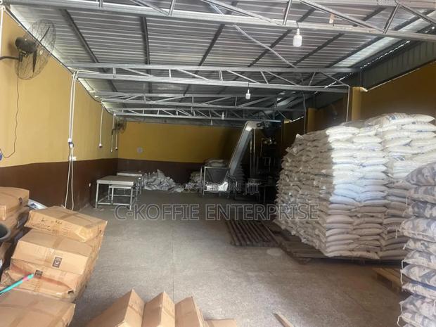 150sqm + 4bedrooms Self Compound at Tema Com 25 4 Rent · Photo 2
