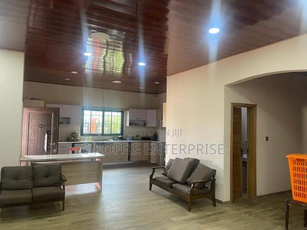 150sqm + 4bedrooms Self Compound at Tema Com 25 4 Rent · Photo 6