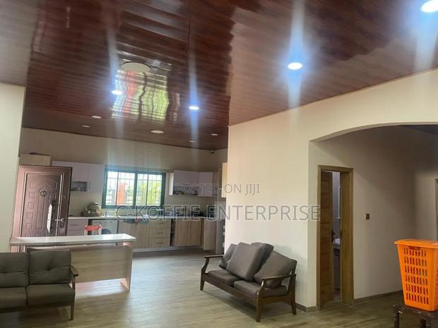 150sqm + 4bedrooms Self Compound at Tema Com 25 4 Rent · Photo 7