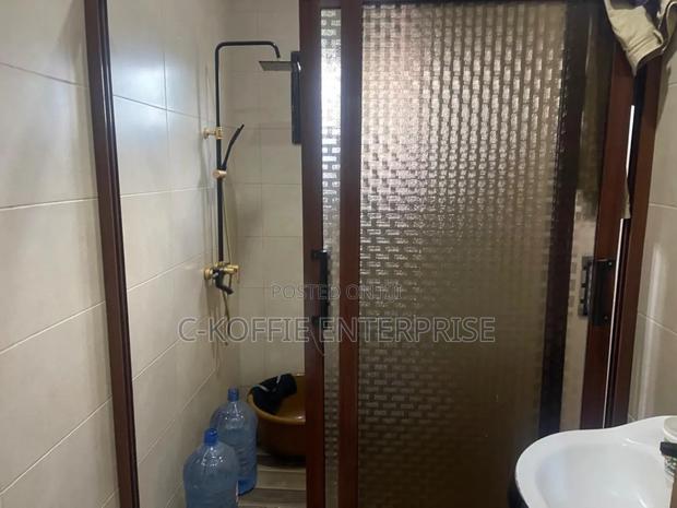 150sqm + 4bedrooms Self Compound at Tema Com 25 4 Rent · Photo 8