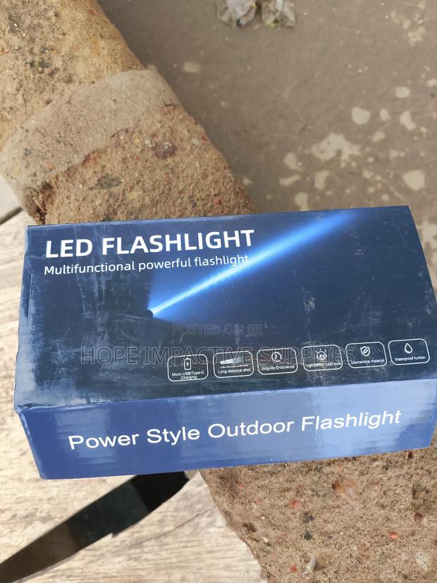 Ultra Powerful Hd Flashlight - Outdoor Long Lasting. · Photo 2