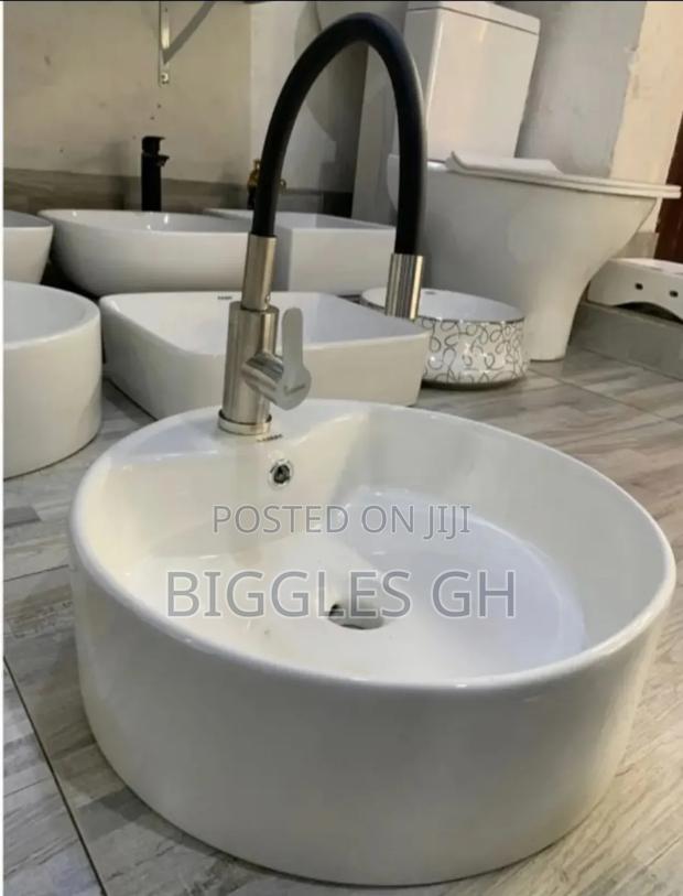 Countertop Basin/Pedicure Bowl +Flexible Tap · Photo 1