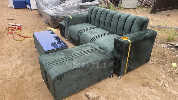 Green Velvet Material Sofa · Photo 1