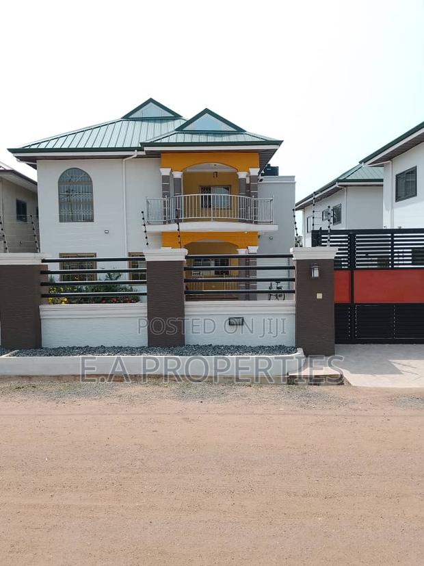 5bdrm House in E A Properties, Frafraha for sale · Photo 1