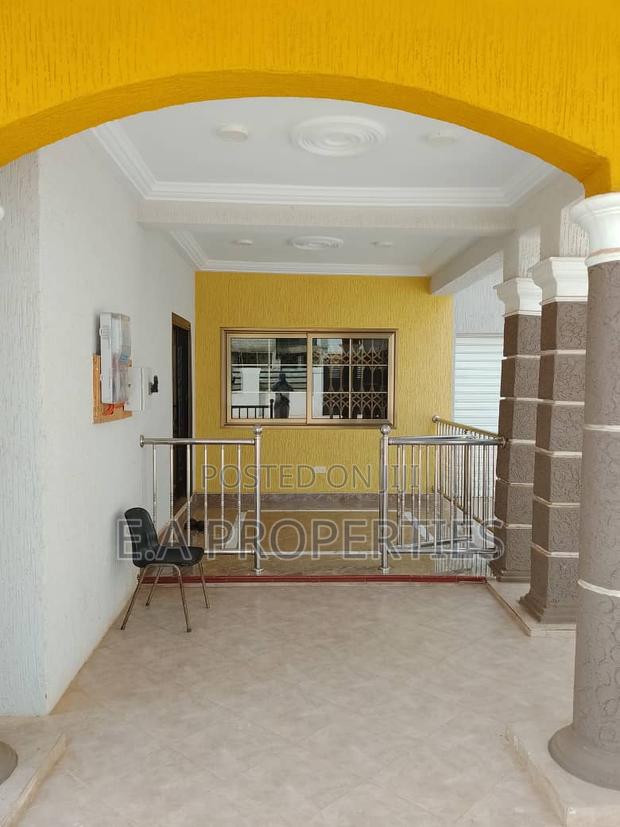 5bdrm House in E A Properties, Frafraha for sale · Photo 2