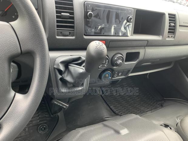 New Toyota HiAce 2024 White · Photo 6