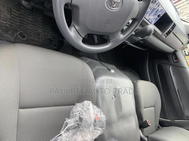 New Toyota HiAce 2024 White · Photo 5
