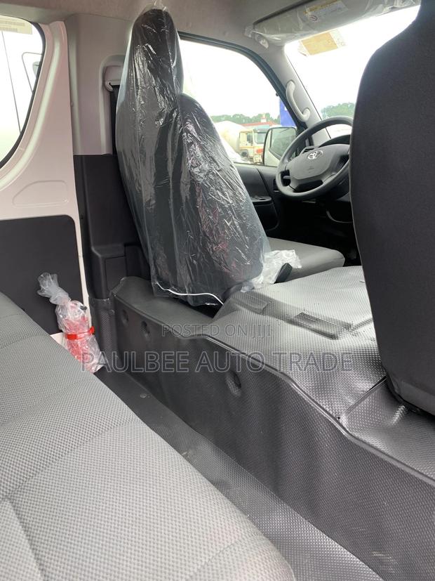 New Toyota HiAce 2024 White · Photo 4
