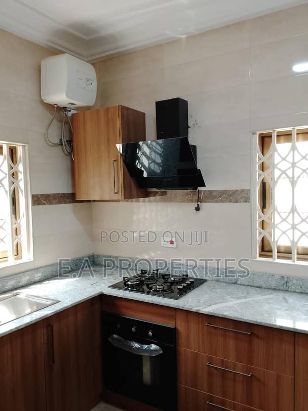 5bdrm House in E A Properties, Frafraha for sale · Photo 7