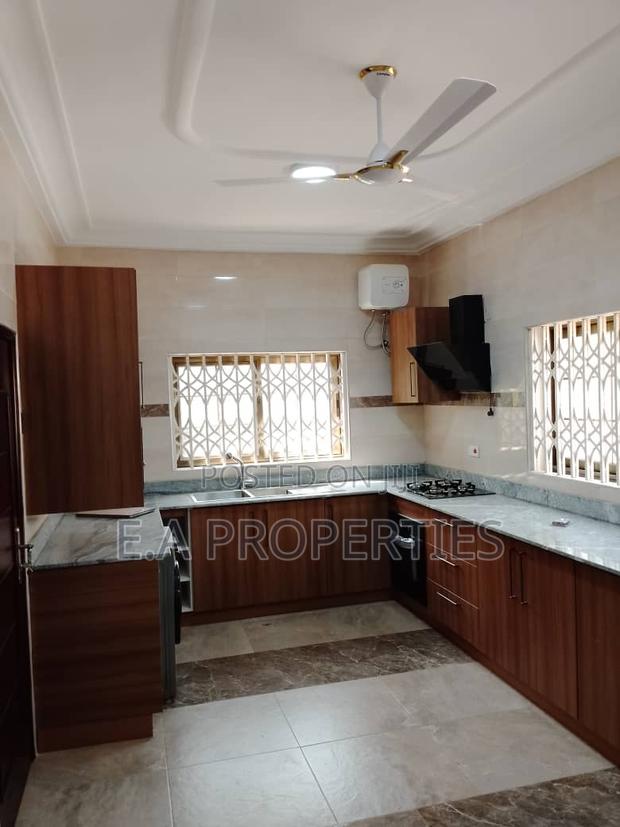5bdrm House in E A Properties, Frafraha for sale · Photo 8