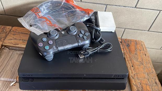 Ps4 Slim With Games Loaded · Photo 1