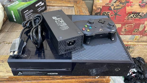 Xbox One Console With Games · Photo 1