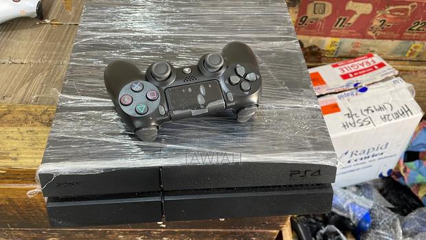 Ps4 Standard With Games · Photo 1