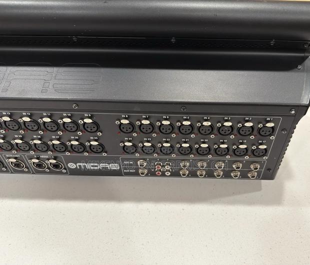 Midas M32 Digital Console for Live and Studio · Photo 6
