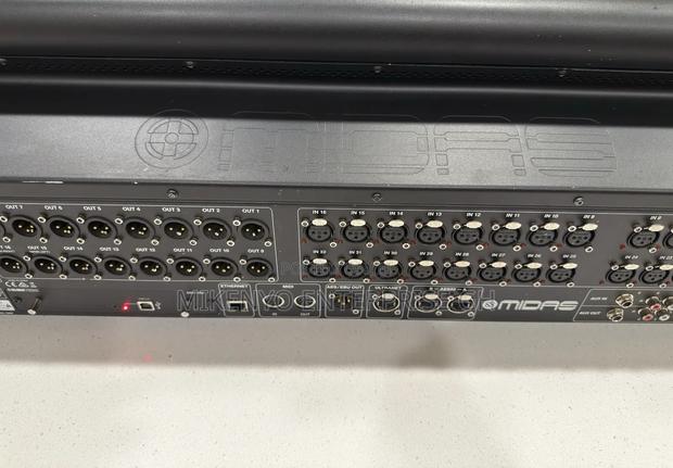 Midas M32 Digital Console for Live and Studio · Photo 7