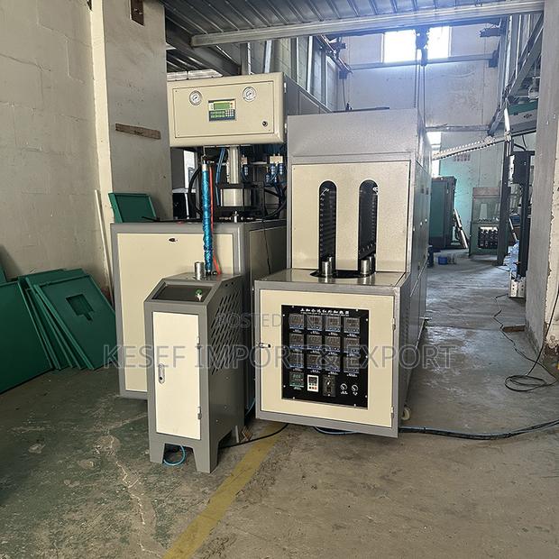 Bottle Blow Molding Machine · Photo 4