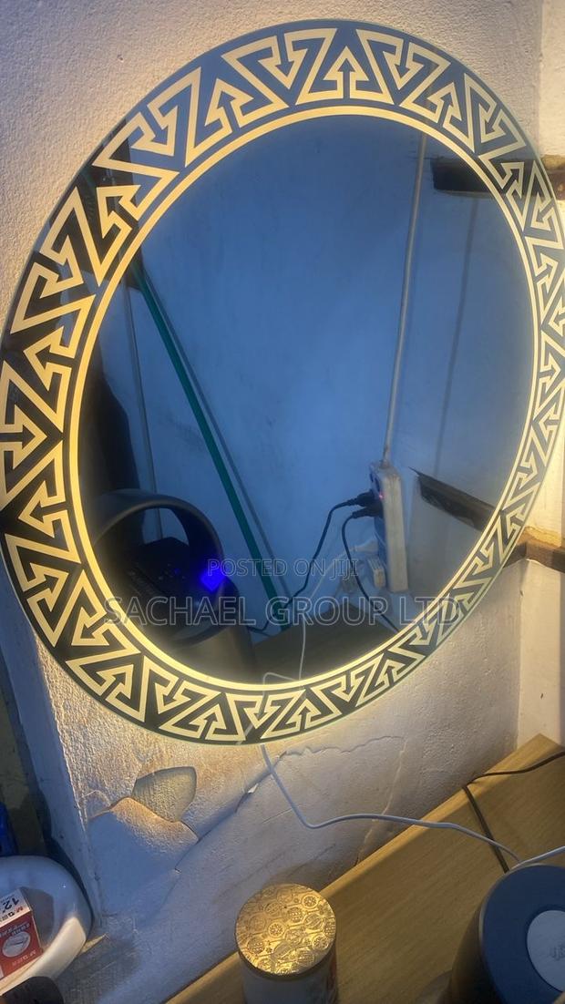 Round Led Salon Mirror 70cm X 70cm · Photo 1