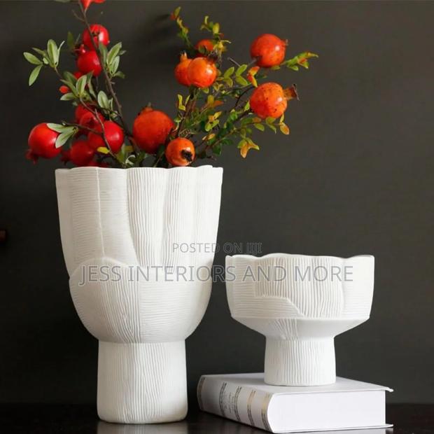Vase (White Striped) · Photo 1