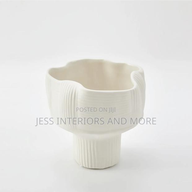 Vase (White Striped) · Photo 2