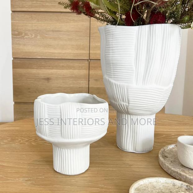 Vase (White Striped) · Photo 4