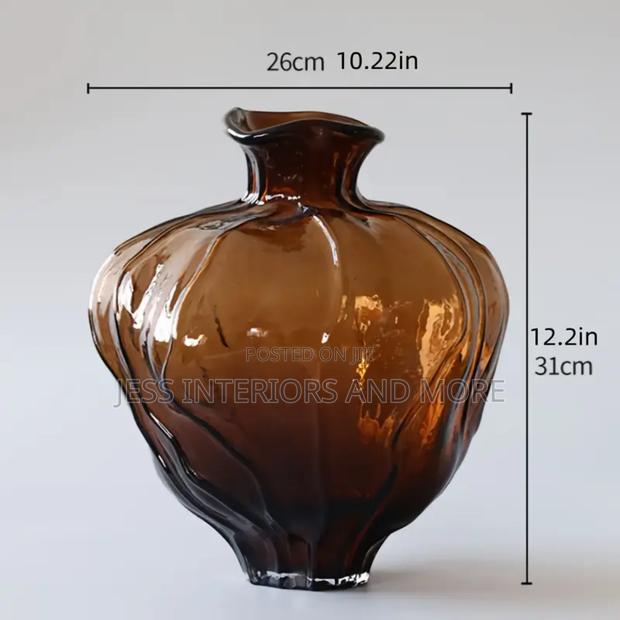 Flower Vase (Amber) · Photo 3