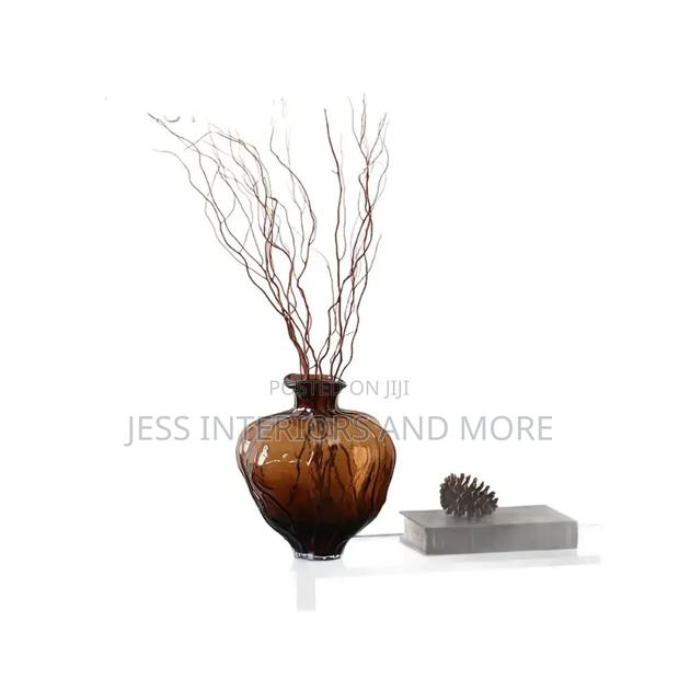 Flower Vase (Amber) · Photo 4